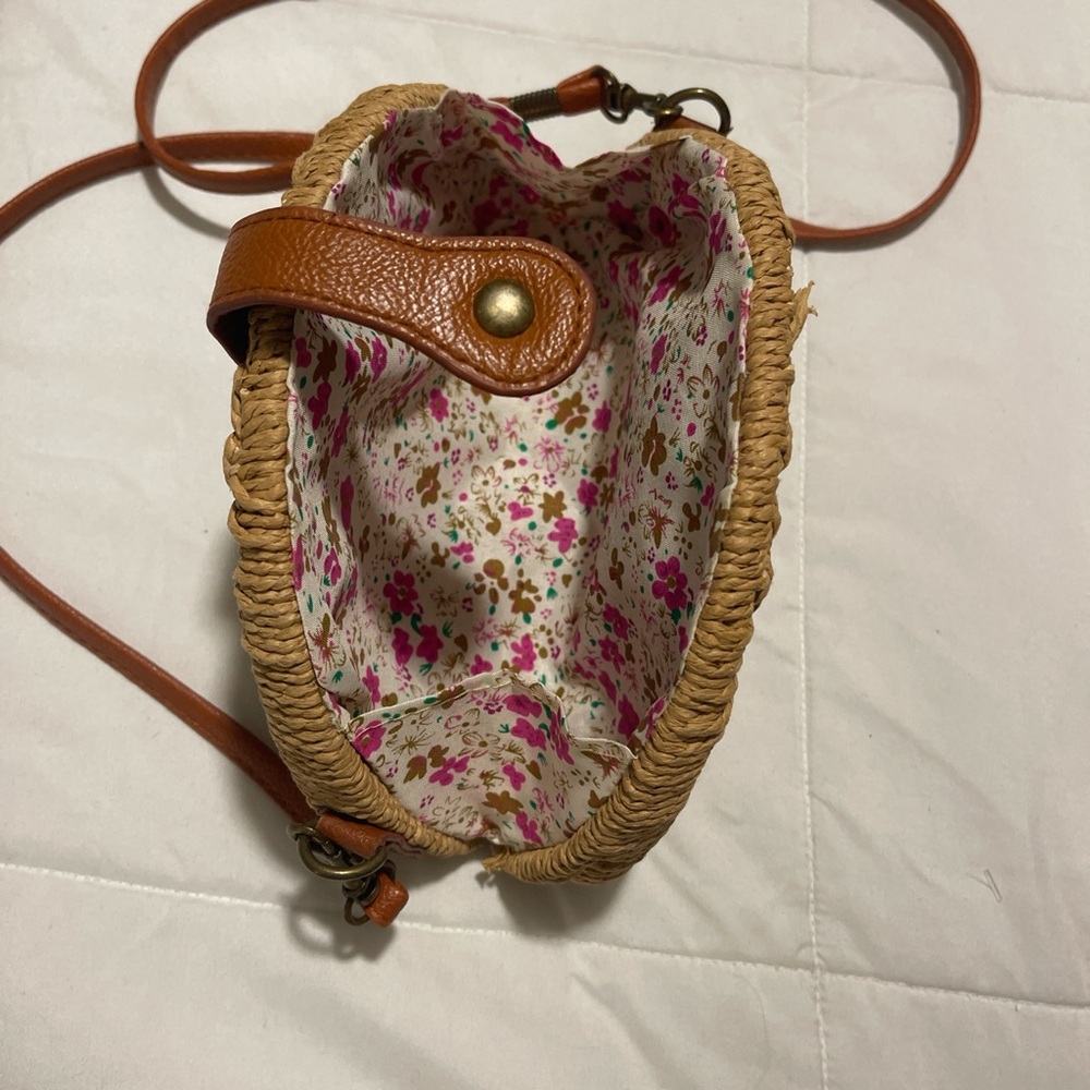 Stylish Tan Woven Crossbody boho Bag - Picture 4 of 5